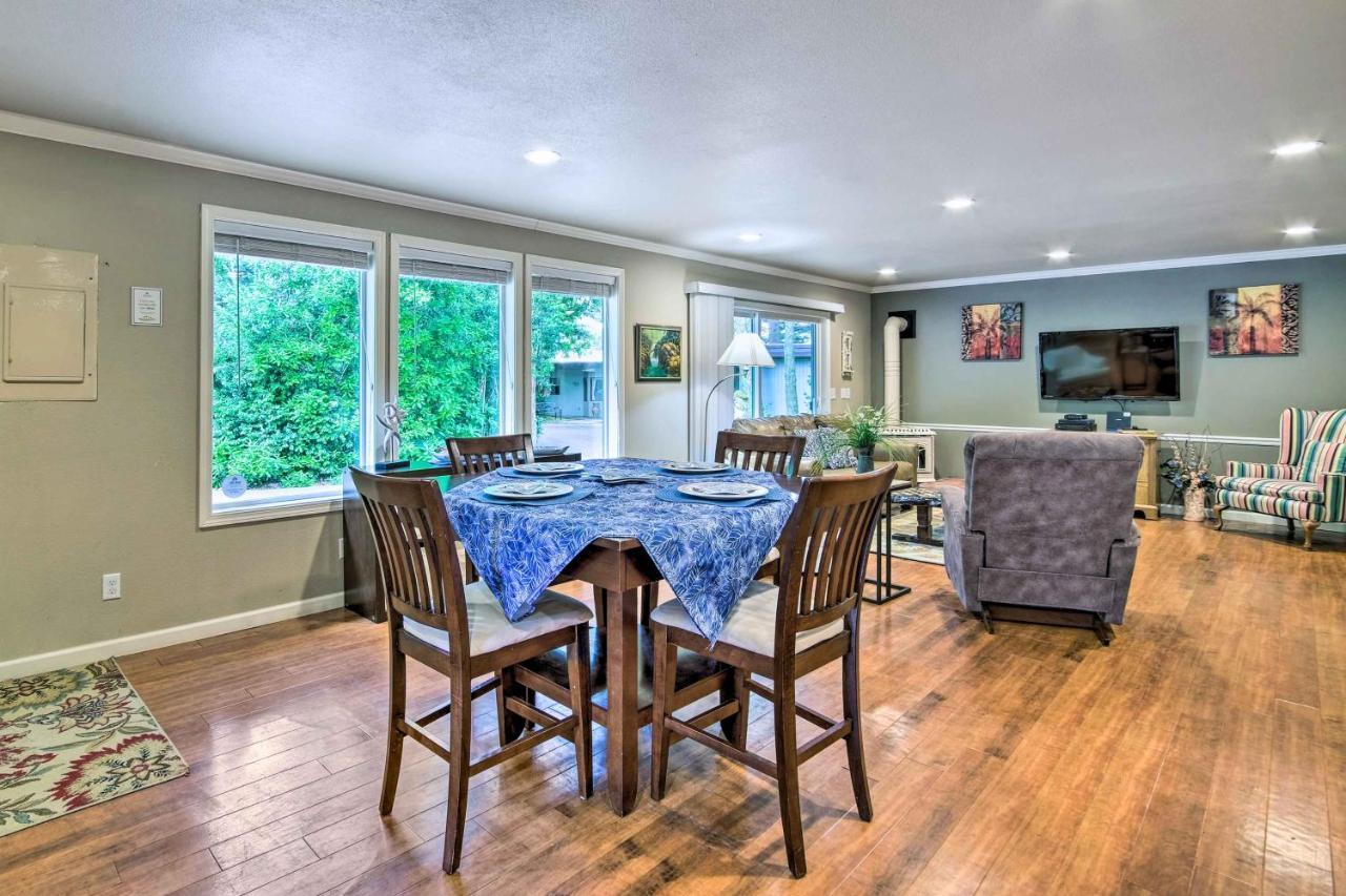 Coos Bay Retreat Less Than 2 Mi To Marina And Casino! Buitenkant foto
