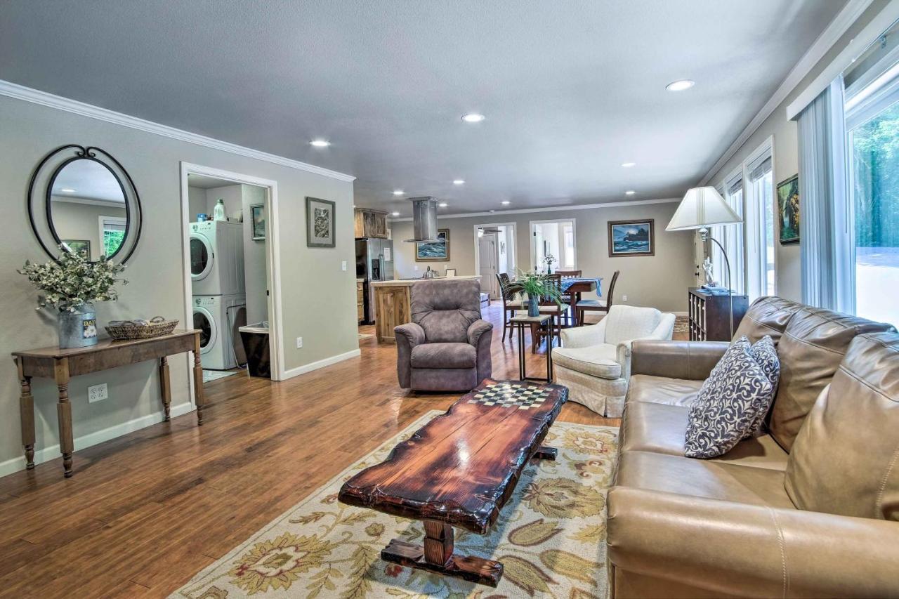 Coos Bay Retreat Less Than 2 Mi To Marina And Casino! Buitenkant foto